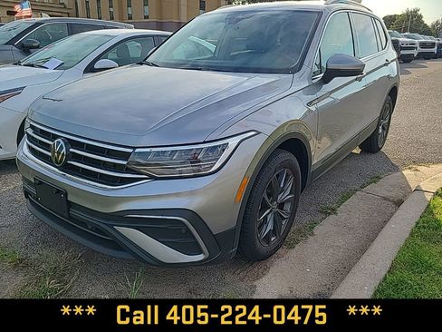 Used 2024 Volkswagen Tiguan SE FWD image 1