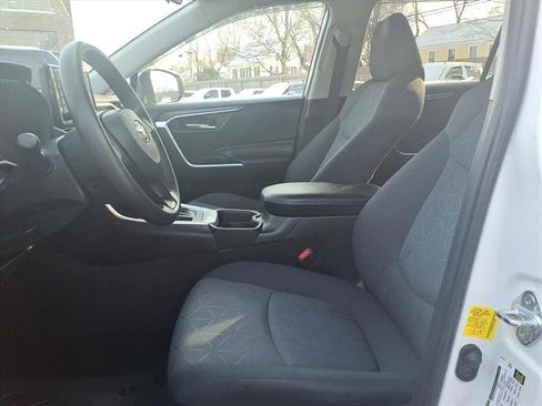 Used 2020 Toyota RAV4 XLE image 19