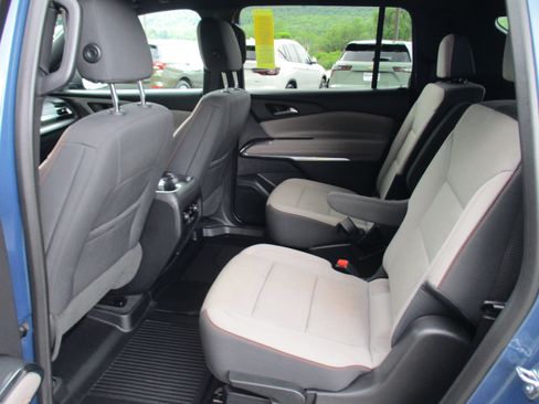 Used 2025 Chevrolet Traverse LT AWD/4WD image 12