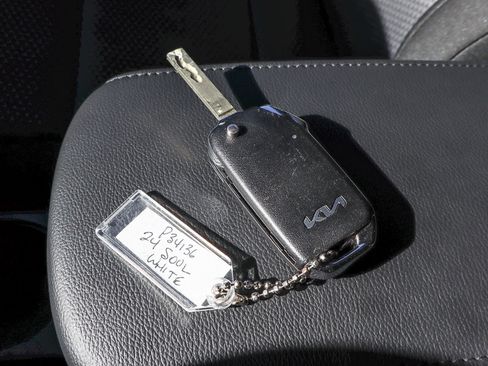 Used 2024 Kia Soul LX w/ Option Group 015 image 28