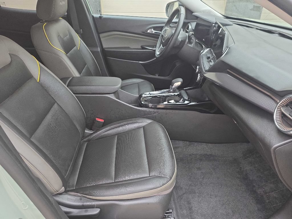 Used 2025 Chevrolet Trax ACTIV FWD image 9