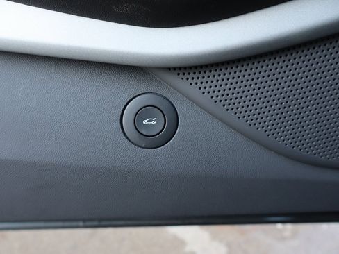 Used 2023 Chevrolet Camaro LT w/ Technology Package image 15