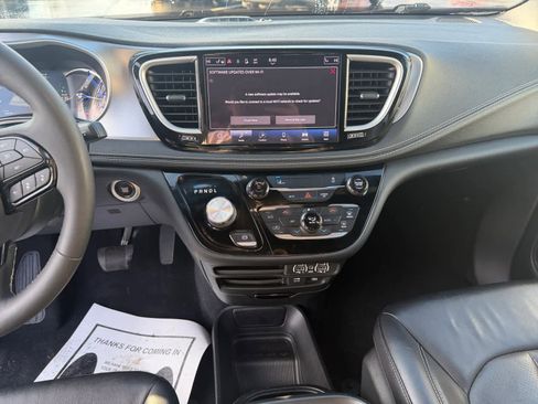 Used 2022 Chrysler Pacifica Touring-L w/ S Appearance Package image 14