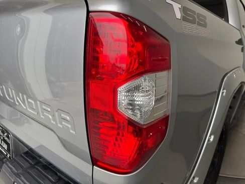Used 2016 Toyota Tundra SR5 w/ SR5 Upgrade Package AWD/4WD image 32