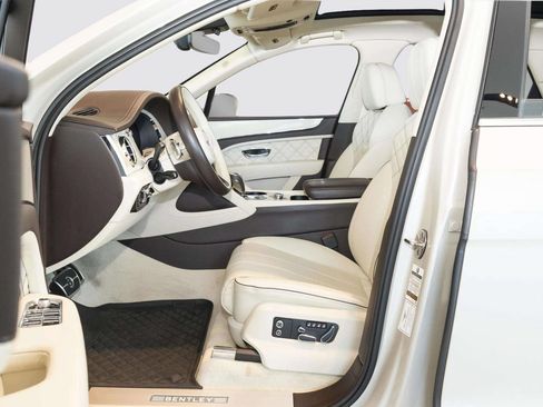 Used 2022 Bentley Bentayga AWD/4WD image 13