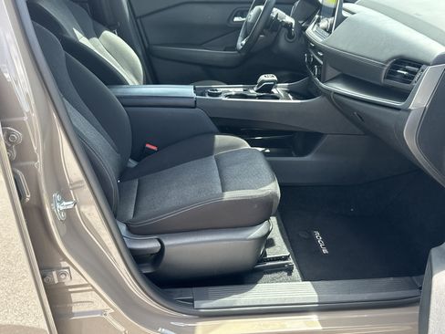 Used 2025 Nissan Rogue SV AWD/4WD image 13