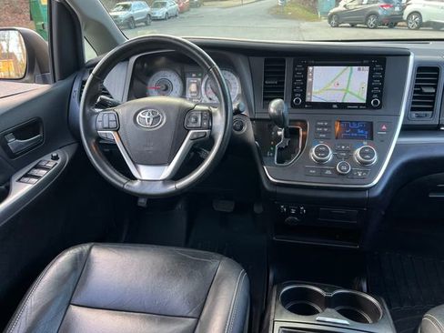 Used 2019 Toyota Sienna SE image 17