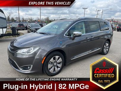 Used 2020 Chrysler Pacifica Limited w/ Advanced Safetytec Group
