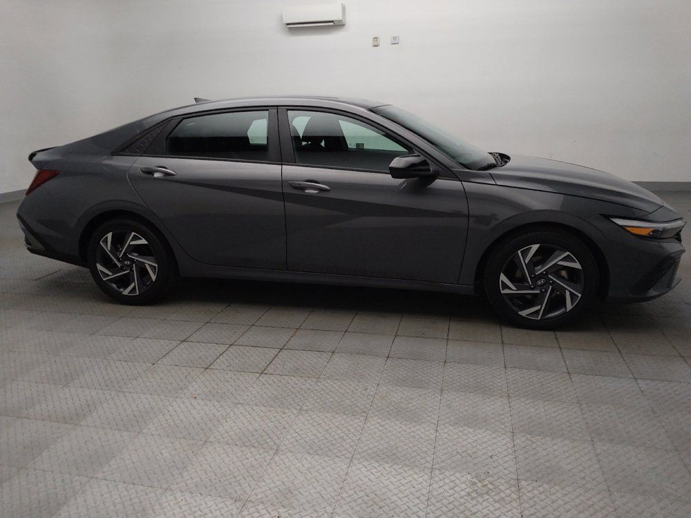 Used 2025 Hyundai Elantra Sport FWD image 11