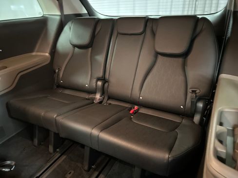 Used 2025 Kia Carnival LXS FWD image 23