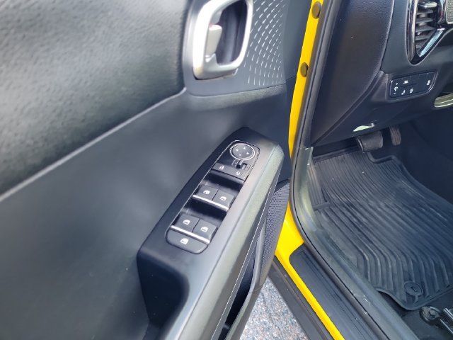 Used 2020 Kia Soul EX w/ Option Group 015 FWD image 17