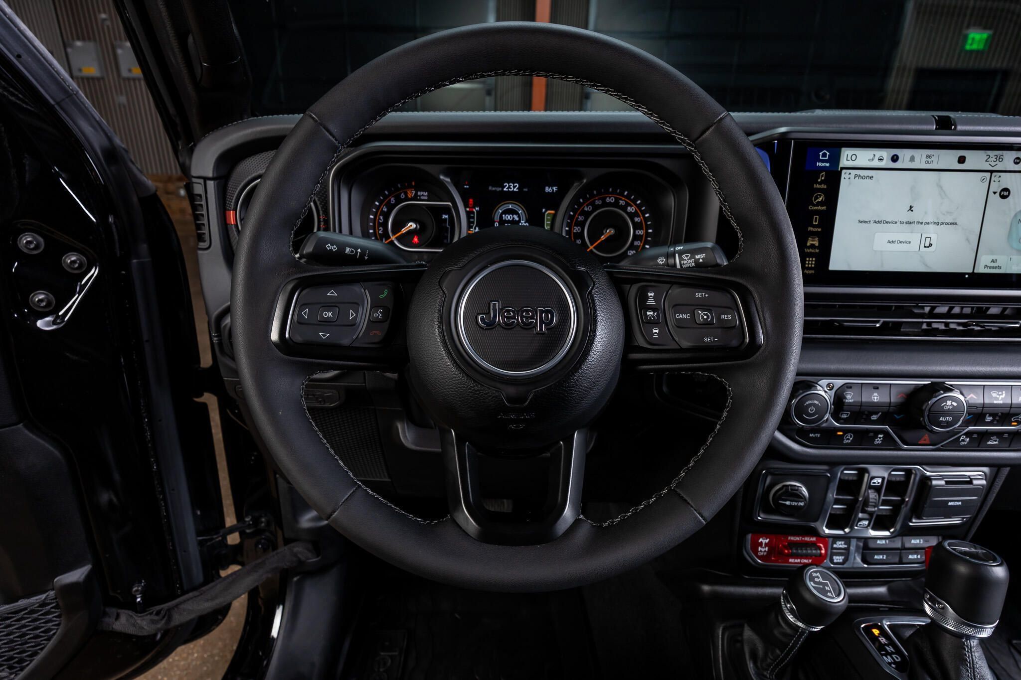 Used 2025 Jeep Gladiator Rubicon w/ Safety Group AWD/4WD image 14