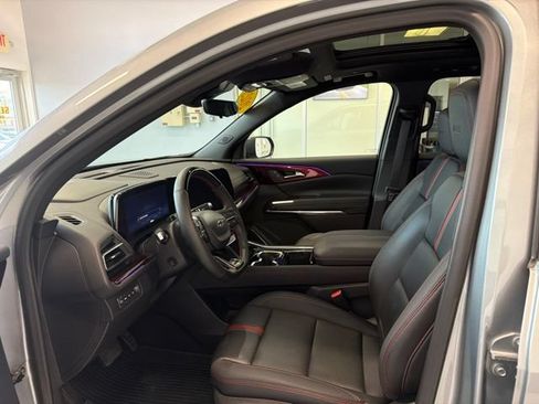 Used 2025 Chevrolet Traverse RS w/ LPO, Floor Liner Package AWD/4WD image 15