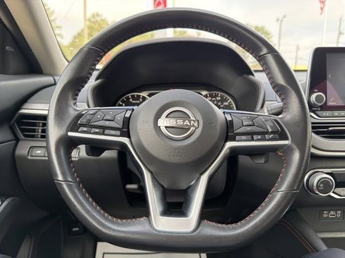 Used 2024 Nissan Altima 2.5 SR image 11