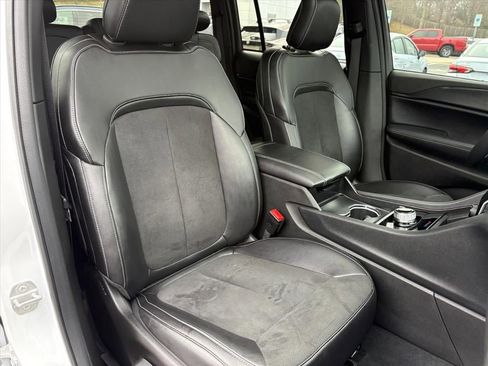 Used 2025 Jeep Grand Cherokee Altitude w/ Trailer Tow Package image 19