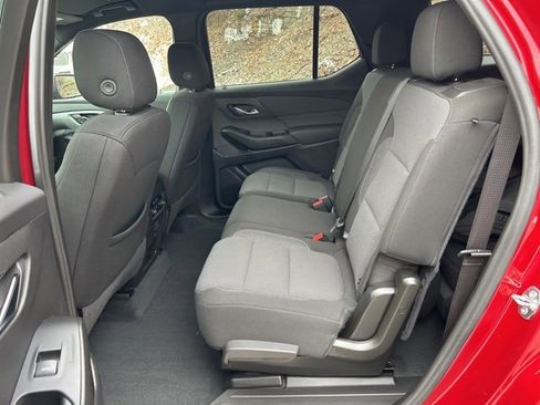 Used 2023 Chevrolet Traverse LT image 19