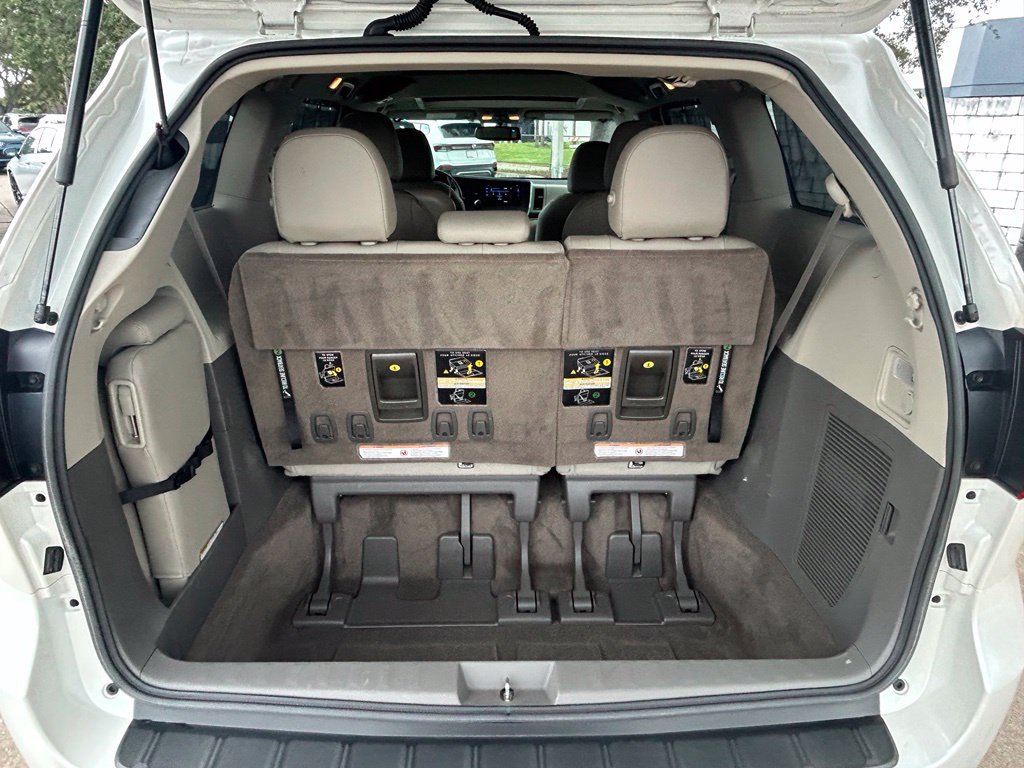Used 2016 Toyota Sienna XLE FWD image 49
