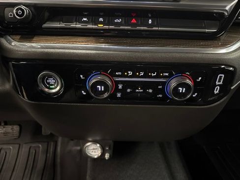 Used 2023 Chevrolet Silverado 1500 LT AWD/4WD image 16