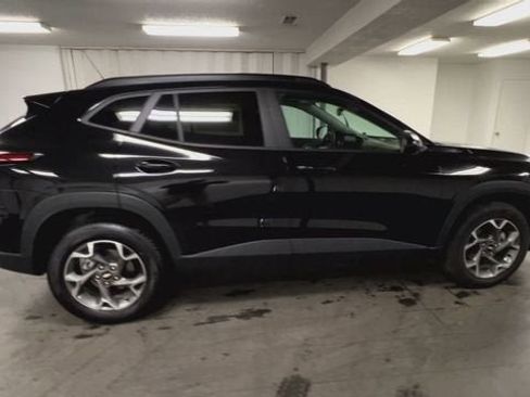 Certified 2025 Chevrolet Trax LT w/ LT Convenience Package image 9