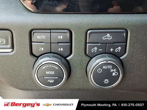 Certified 2022 Chevrolet Silverado 1500 LT w/ Z71 Off-Road Package AWD/4WD image 28