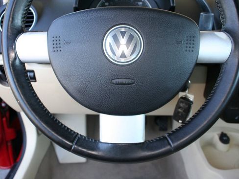 Used 2008 Volkswagen Beetle SE FWD image 17