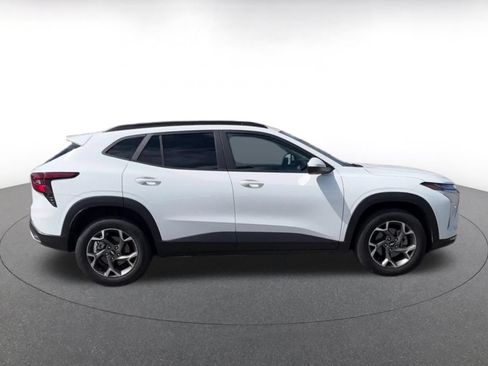 Used 2025 Chevrolet Trax LT FWD image 15