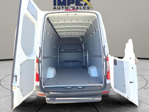 Used 2025 Mercedes-Benz Sprinter 2500 image 23