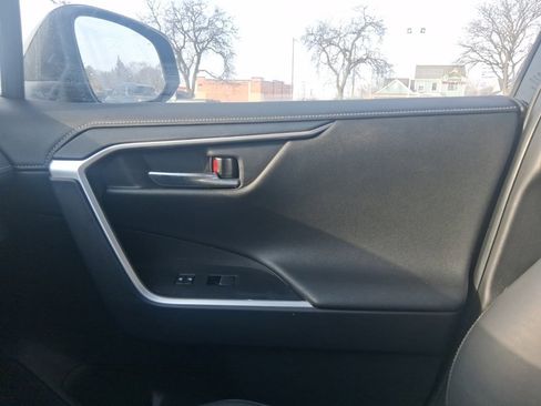 Used 2021 Toyota RAV4 Limited image 14