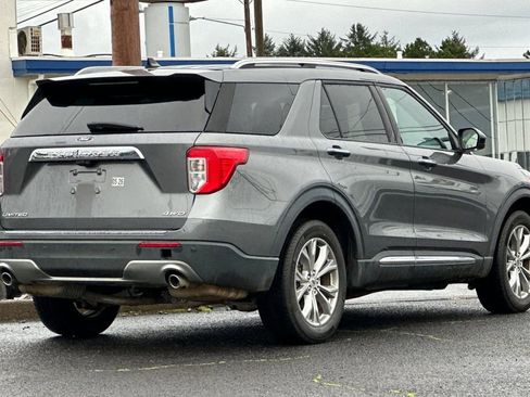Used 2023 Ford Explorer Limited image 3