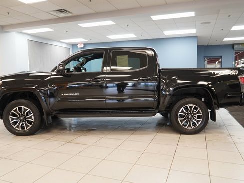Used 2023 Toyota Tacoma TRD Sport image 2