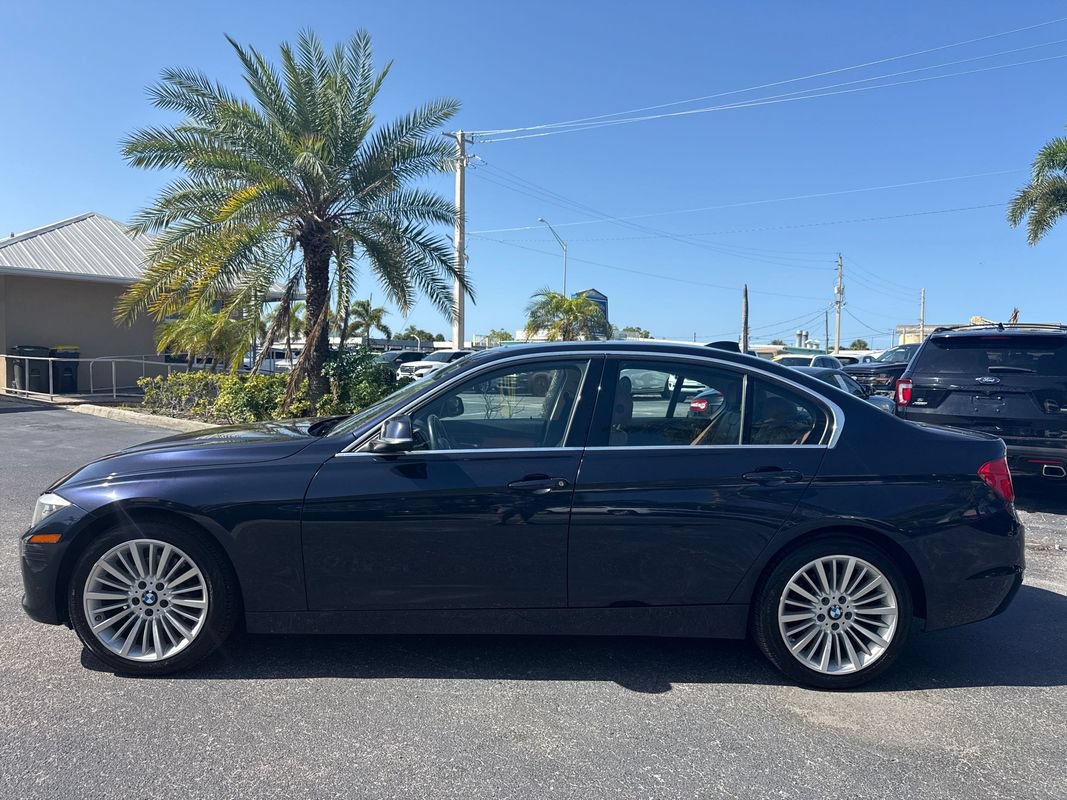 Used 2013 BMW 328i xDrive Sedan AWD/4WD image 2