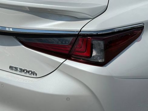 Used 2024 Lexus ES 300h w/ Premium Package FWD image 28