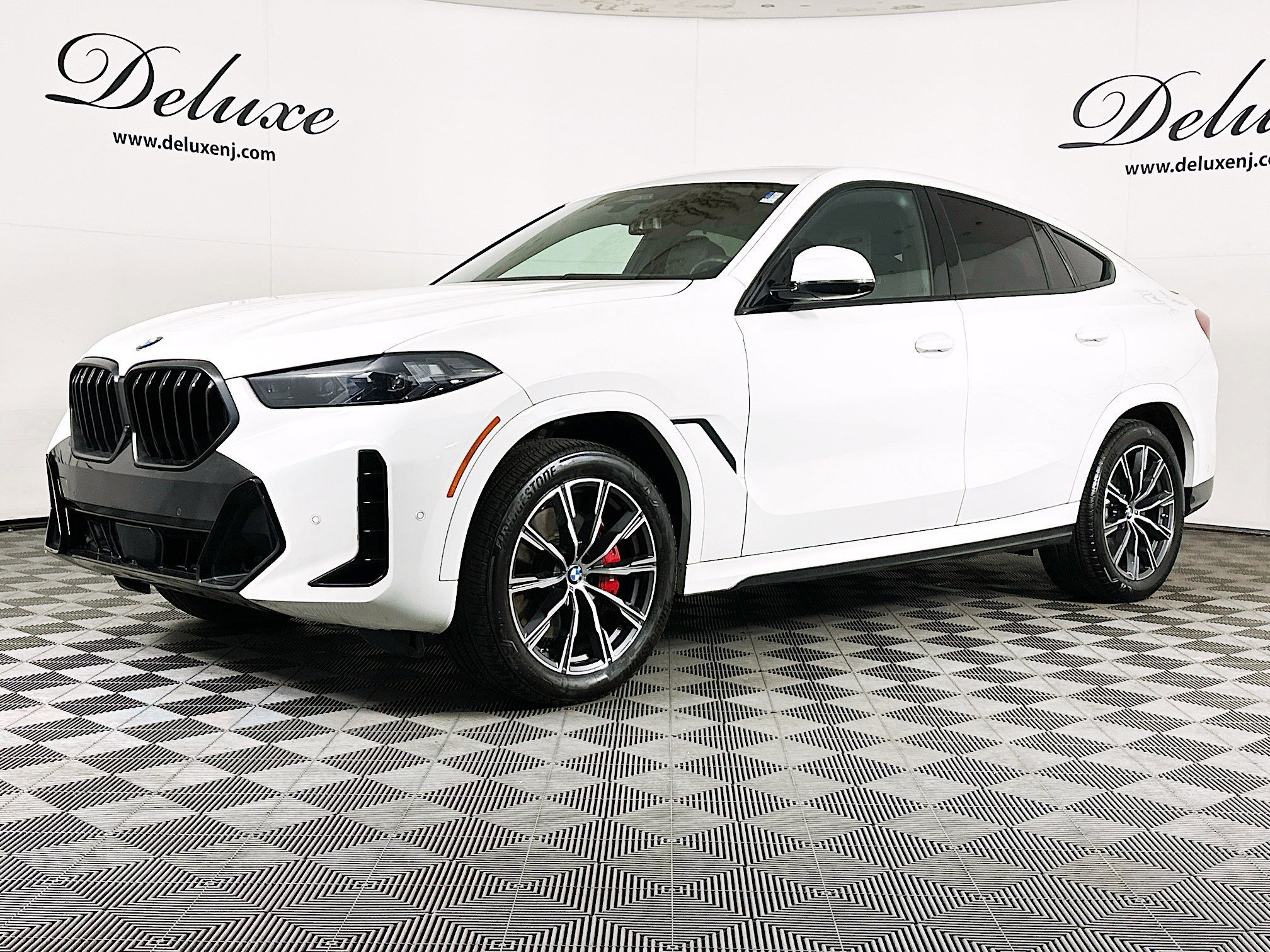 Used 2024 BMW X6 xDrive40i w/ Executive Package AWD/4WD image 3