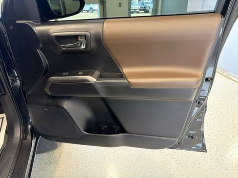 Used 2021 Toyota Tacoma Limited AWD/4WD image 27