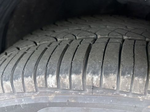 Used 2015 Toyota Sienna SE Premium image 2