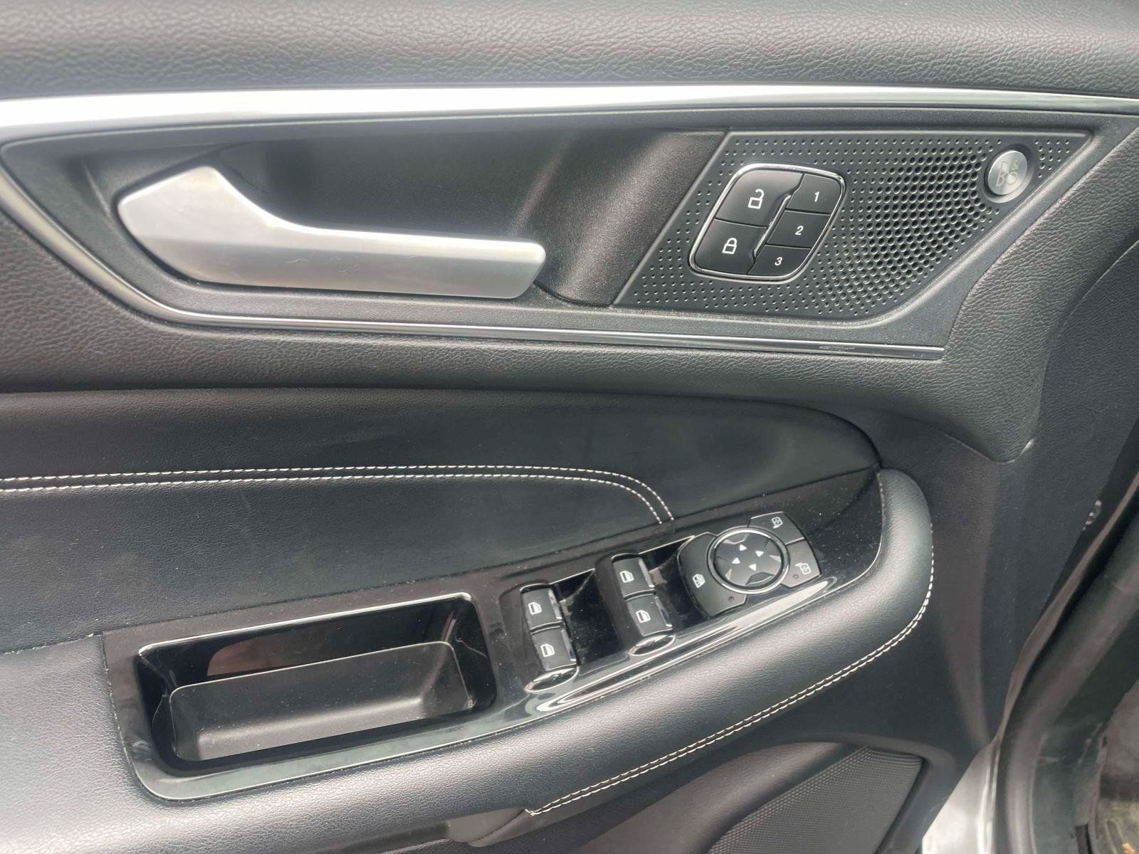 Used 2019 Ford Edge Titanium w/ Equipment Group 301A AWD/4WD image 12