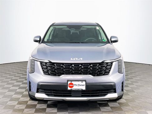 Certified 2025 Kia Sorento LX image 2