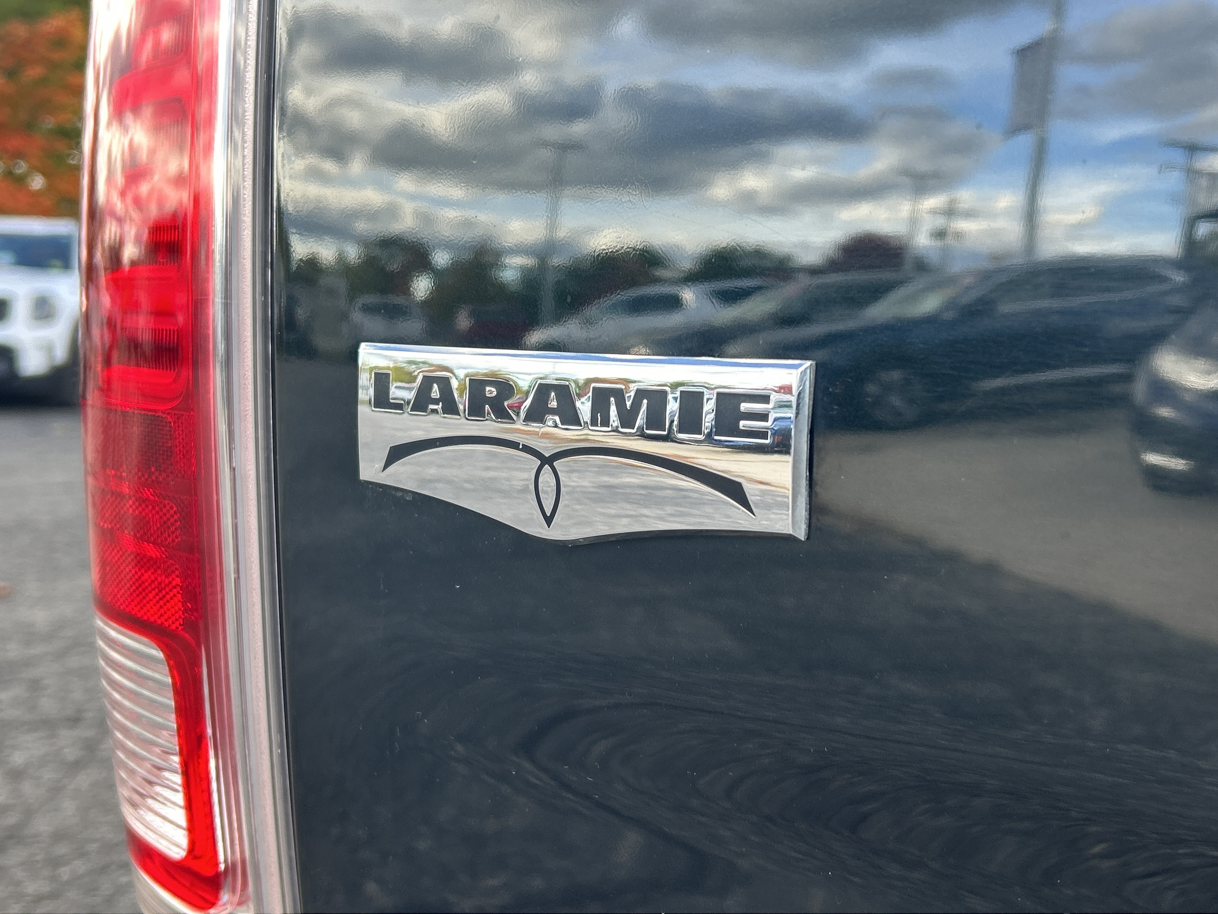 Used 2015 RAM 1500 Laramie w/ Convenience Group AWD/4WD image 27
