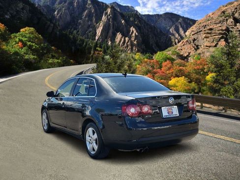 Used 2009 Volkswagen Jetta SE FWD image 4
