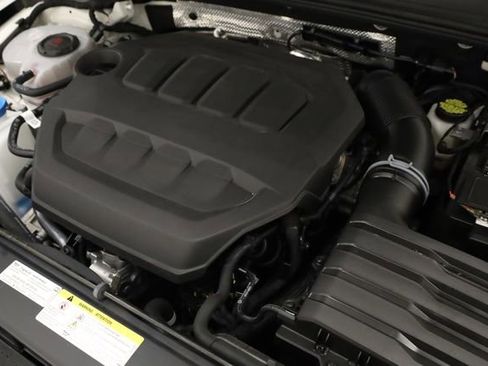 Used 2024 Volkswagen Golf R image 11