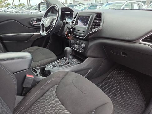 Used 2019 Jeep Cherokee Latitude w/ Cold Weather Group AWD/4WD image 13