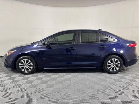 Used 2021 Toyota Corolla LE w/ Carpet Mat Package (TMS) FWD image 40