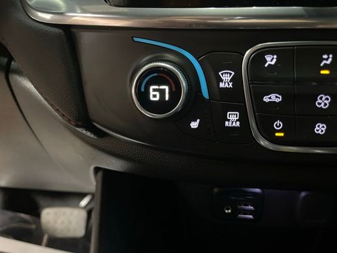 Used 2023 Chevrolet Traverse RS FWD image 17