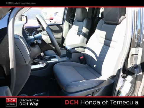 Used 2025 Nissan Frontier SV image 18