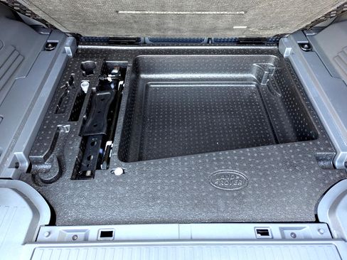 Used 2023 Land Rover Defender 110 X-Dynamic SE image 51