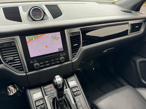 Used 2018 Porsche Macan image 35