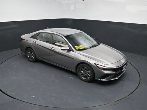 Used 2024 Hyundai Elantra SEL FWD image 52