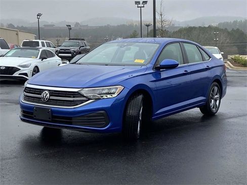 Used 2024 Volkswagen Jetta SE image 5