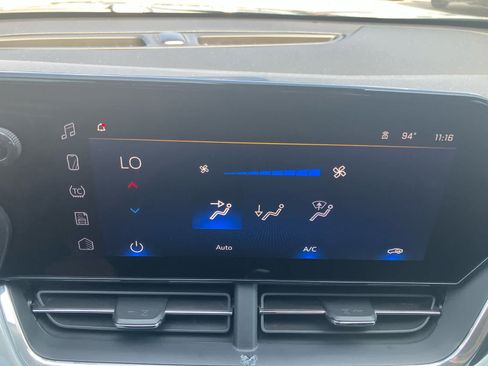 Used 2025 Chevrolet Trax LT FWD image 21