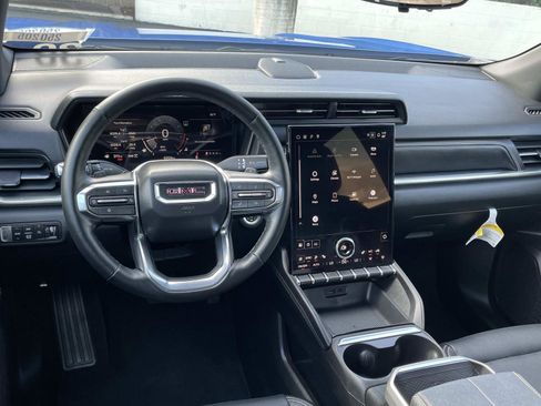 Used 2025 GMC Terrain Elevation w/ Elevation Premium Package image 9